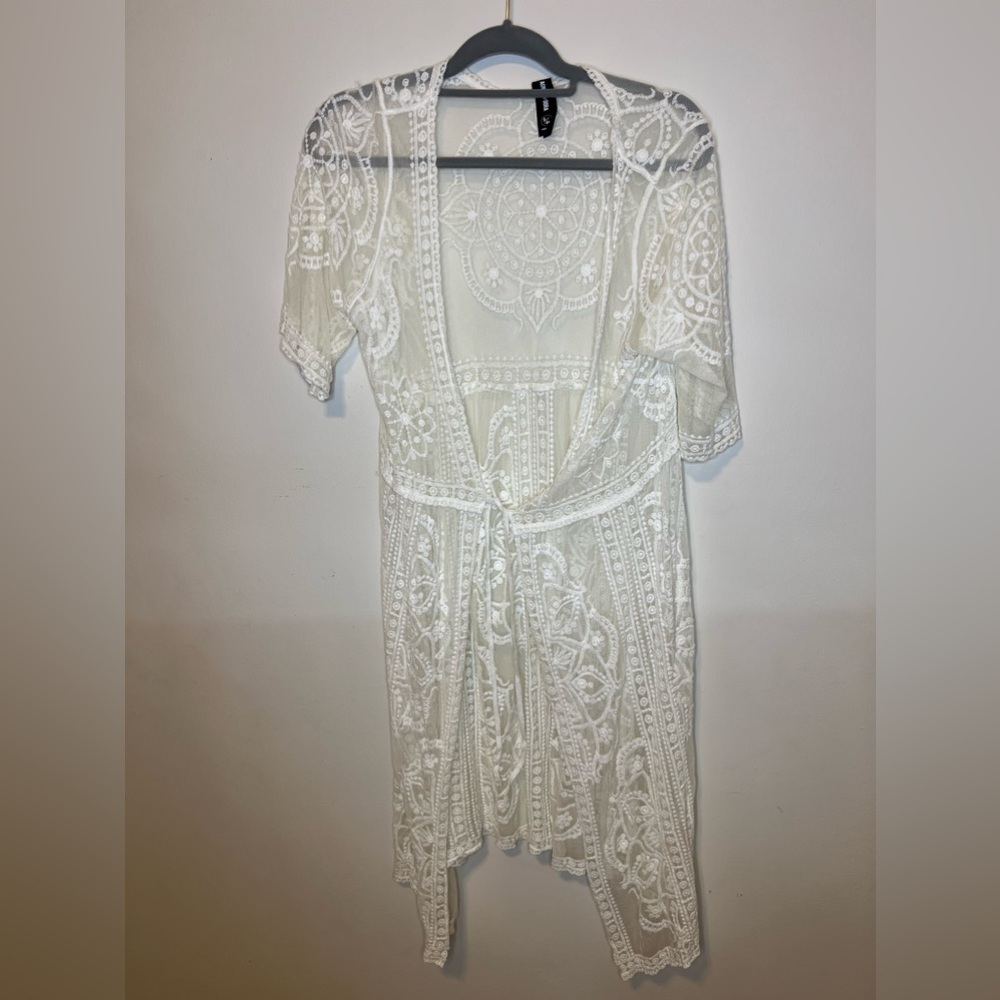 Agnes and Dora lace kimono